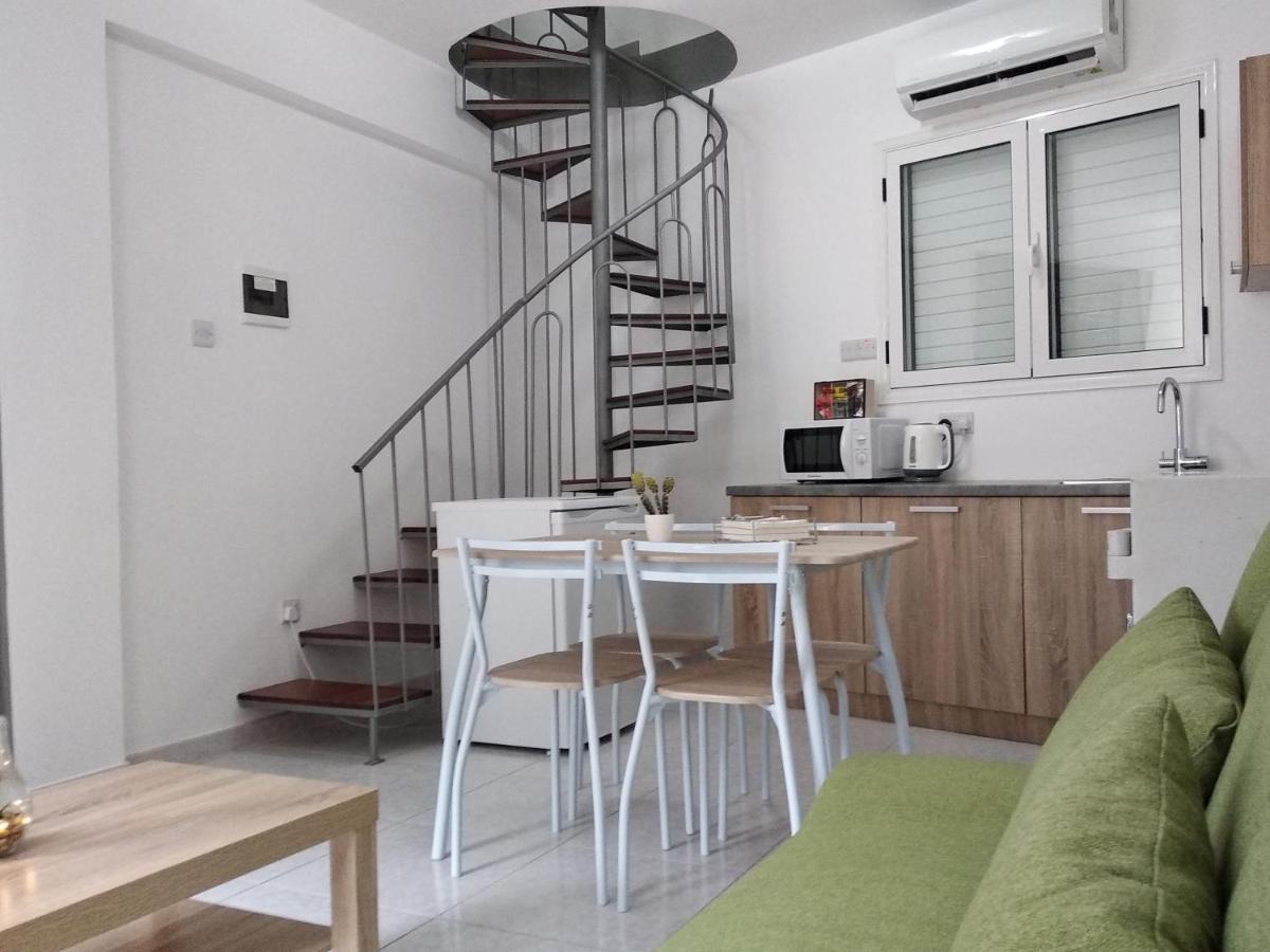 Cozy Place In The Heart Of Harbor Apartment Paphos Ngoại thất bức ảnh