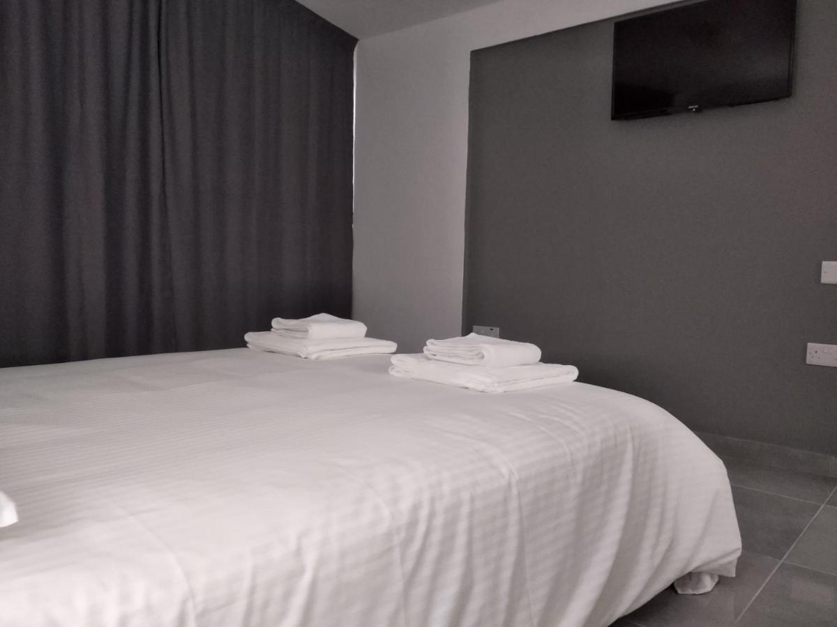 Cozy Place In The Heart Of Harbor Apartment Paphos Ngoại thất bức ảnh