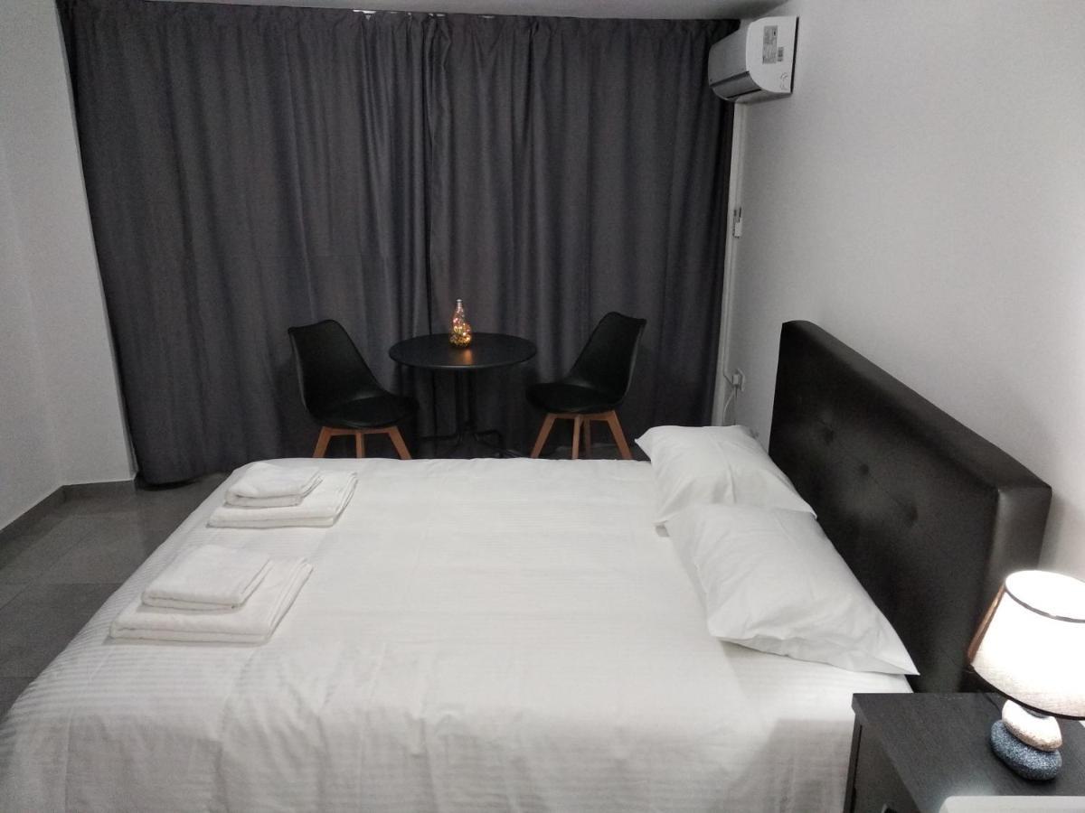 Cozy Place In The Heart Of Harbor Apartment Paphos Ngoại thất bức ảnh