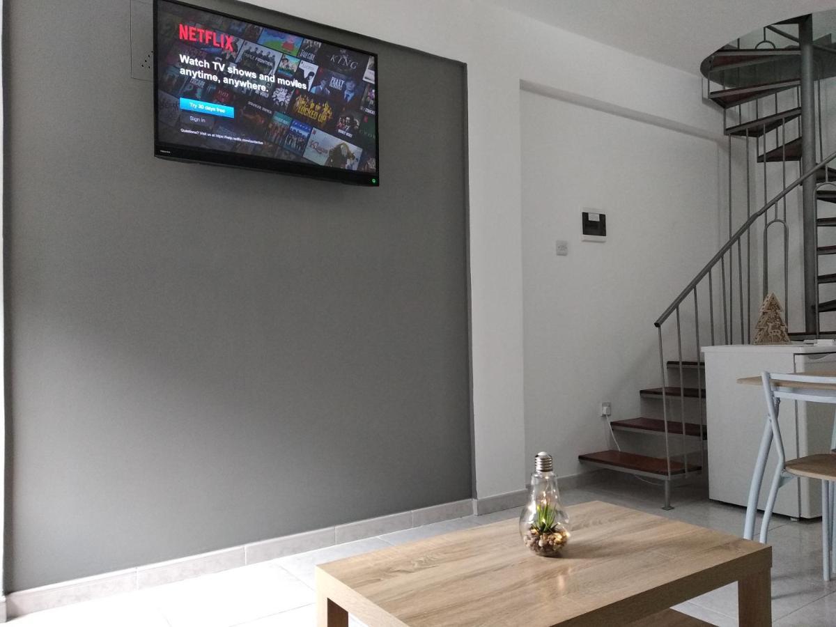 Cozy Place In The Heart Of Harbor Apartment Paphos Ngoại thất bức ảnh