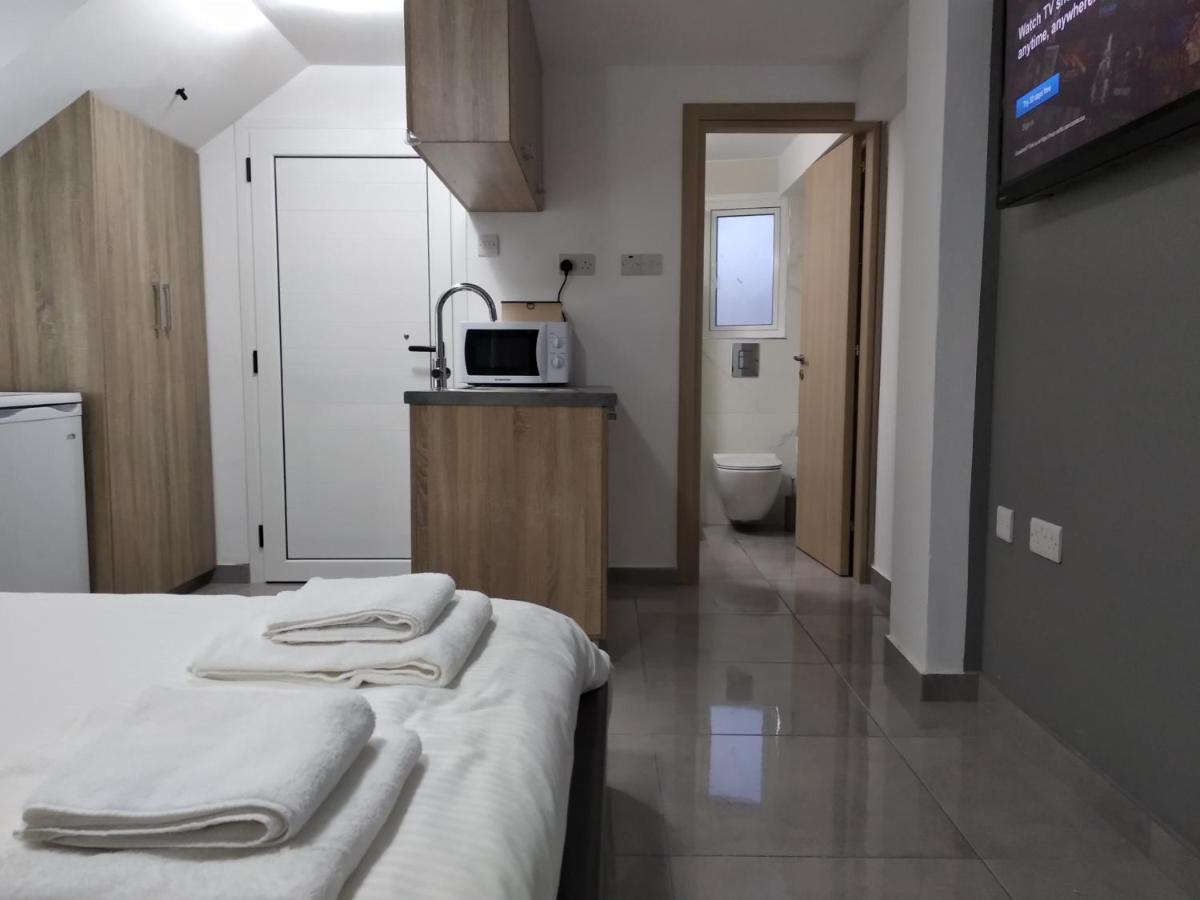 Cozy Place In The Heart Of Harbor Apartment Paphos Ngoại thất bức ảnh